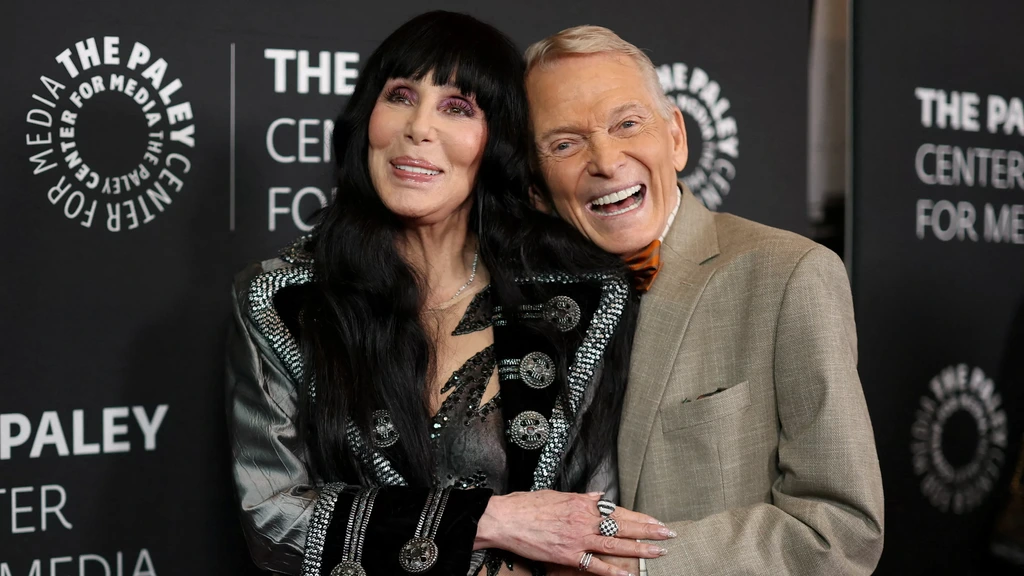 Modeontwerper en 'glitterguru' Bob Mackie (87) overleden, kleedde Cher en Dolly Parton