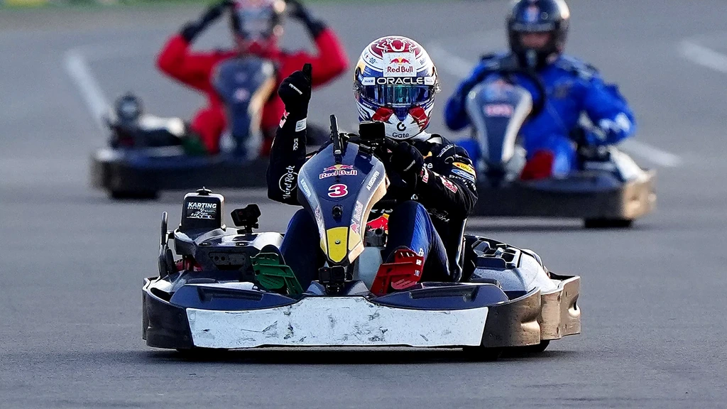 Verstappen boekt 'eerste zege van 2026' in ludieke kartrace tegen honderd uitdagers