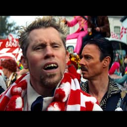 Video | New Kids-acteurs keren terug in chaotische trailer Carnaval